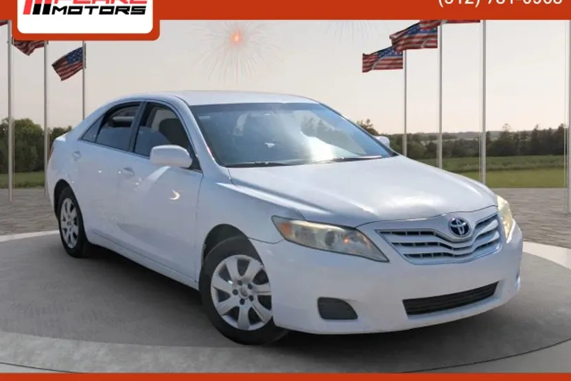 2010 Toyota Camry LE photo 1