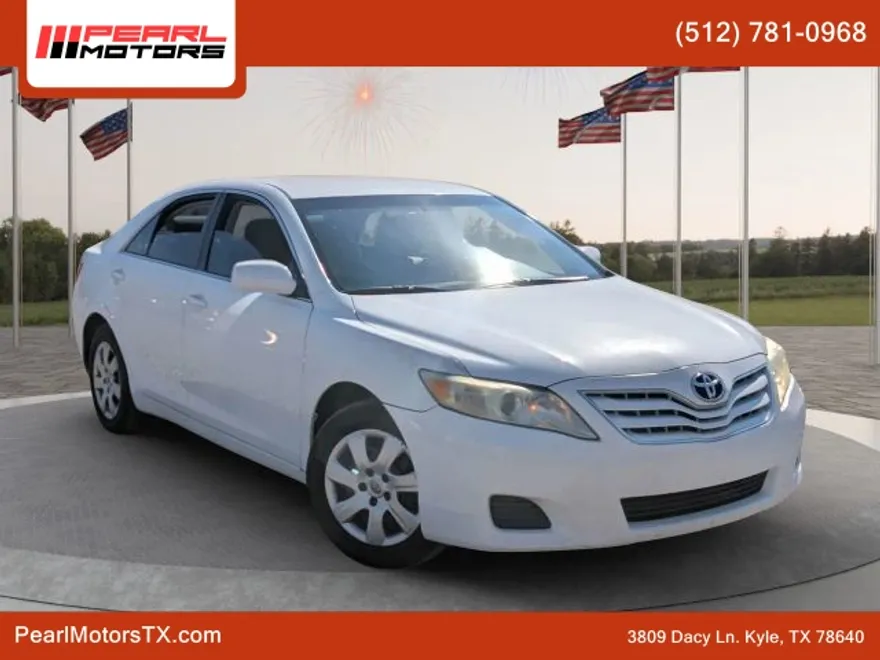 2010 Toyota Camry LE photo 1