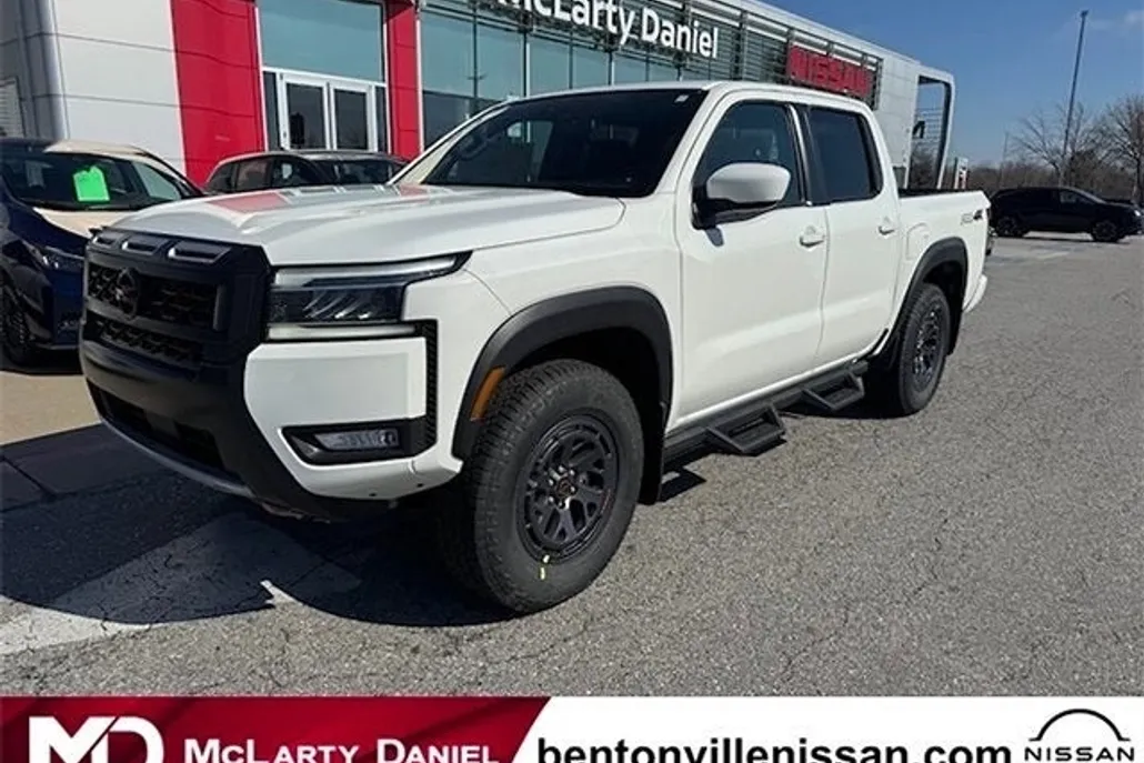 2025 Nissan Frontier Crew Cab PRO-4X photo 1