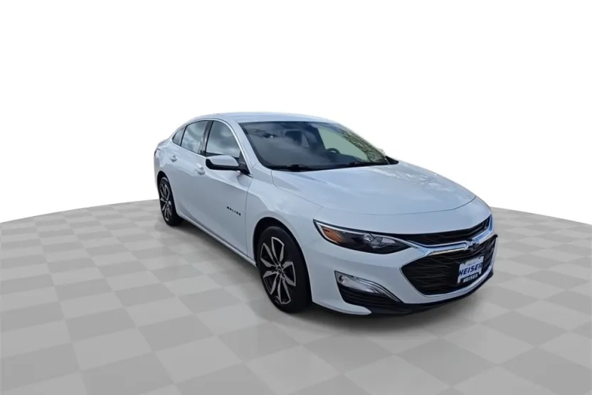 2022 Chevrolet Malibu RS photo 1