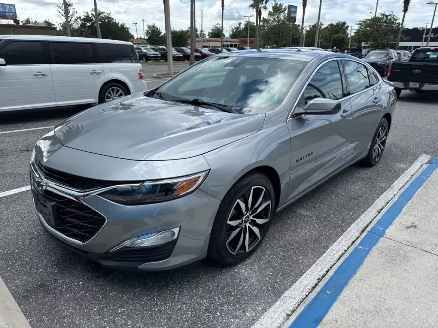 2023 Chevrolet Malibu RS photo 1