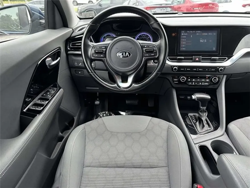 2020 Kia Niro LXS photo 1