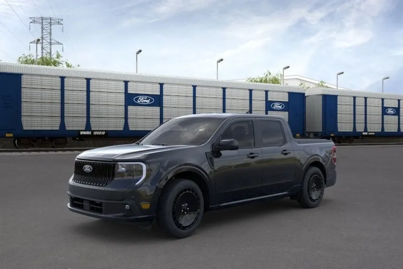 2025 Ford Maverick photo 1