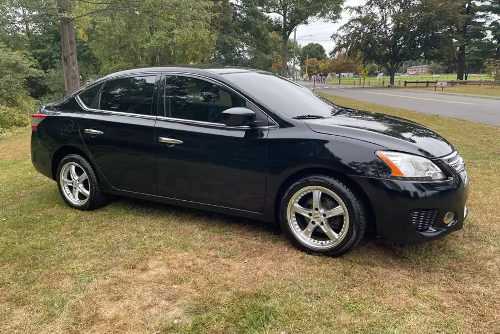 2015 Nissan Sentra SV photo 1