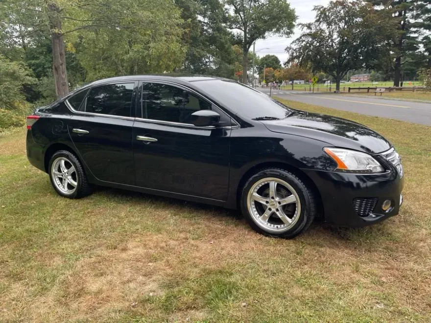 2015 Nissan Sentra SV photo 1