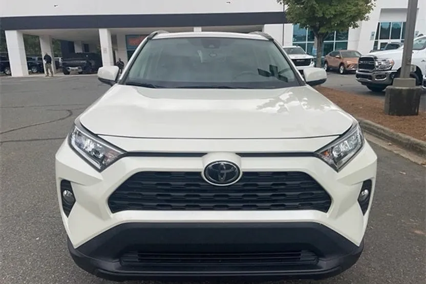 2021 Toyota RAV4 XLE Premium photo 1