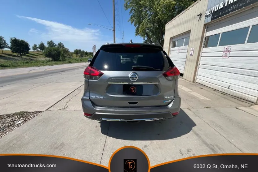 2017 Nissan Rogue SL Hybrid photo 1