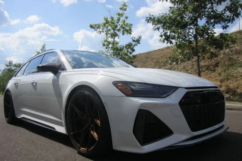 2023 Audi RS 6 Avant photo 1
