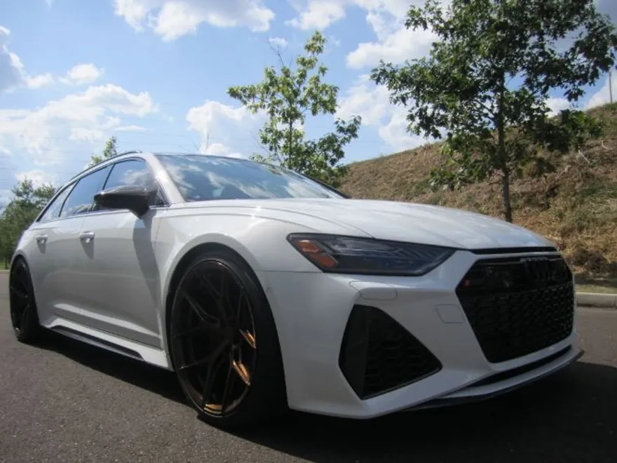2023 Audi RS 6 Avant photo 1