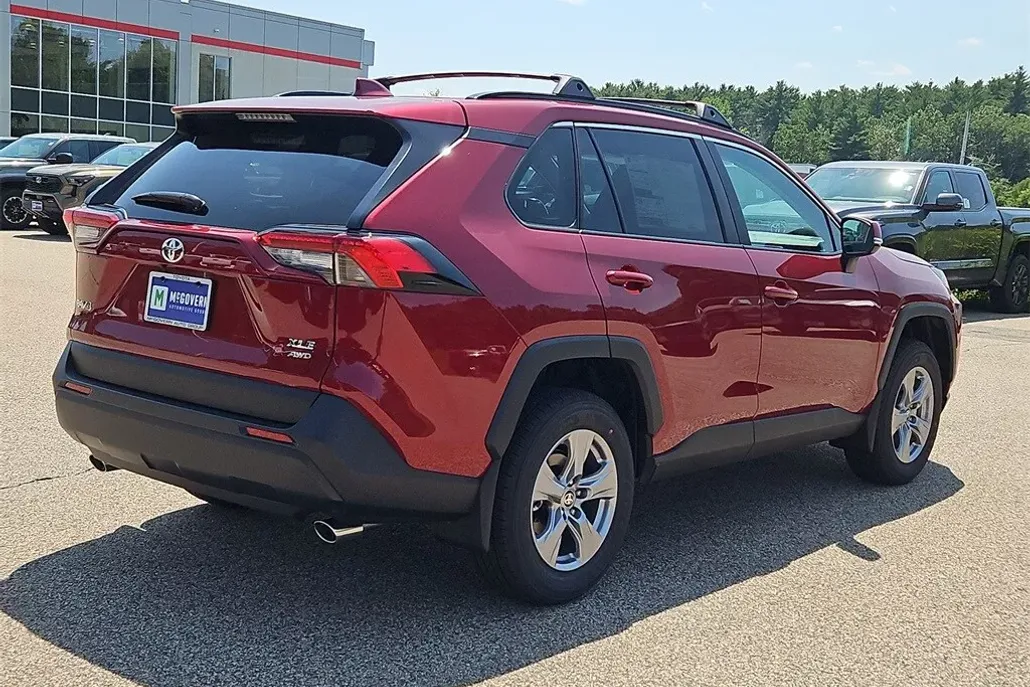 2025 Toyota RAV4 XLE photo 1