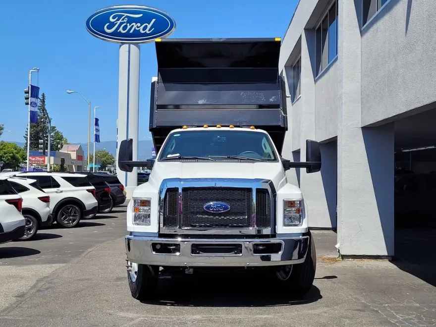 2025 Ford F-650 SuperCab photo 1
