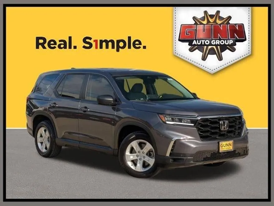 2023 Honda Pilot LX photo 1