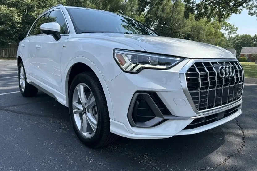 2024 Audi Q3 S line Premium Plus photo 1