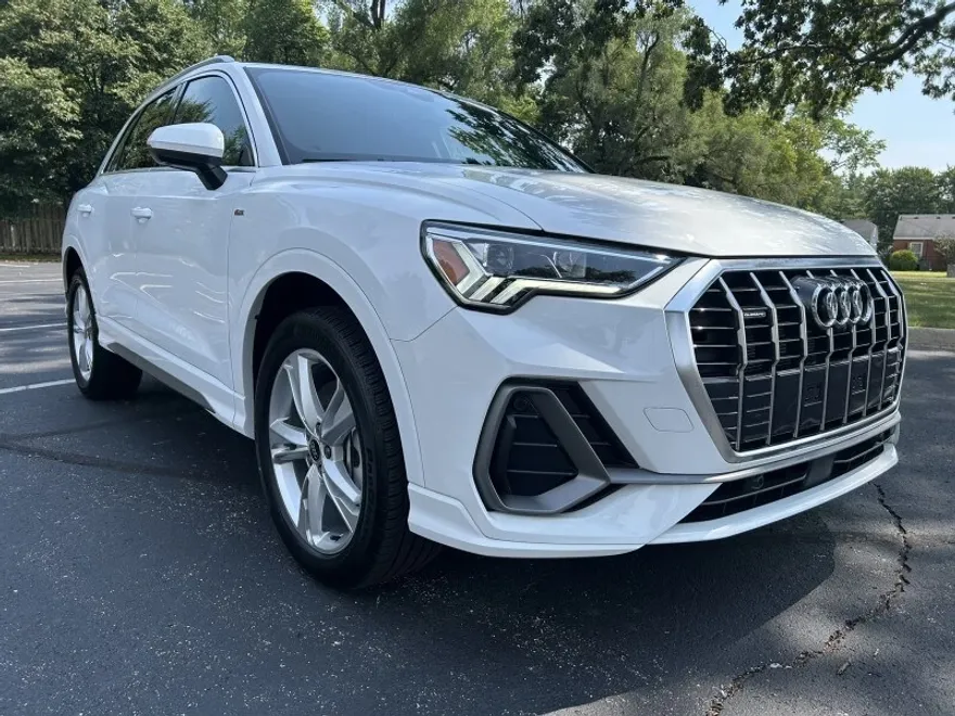2024 Audi Q3 S line Premium Plus photo 1