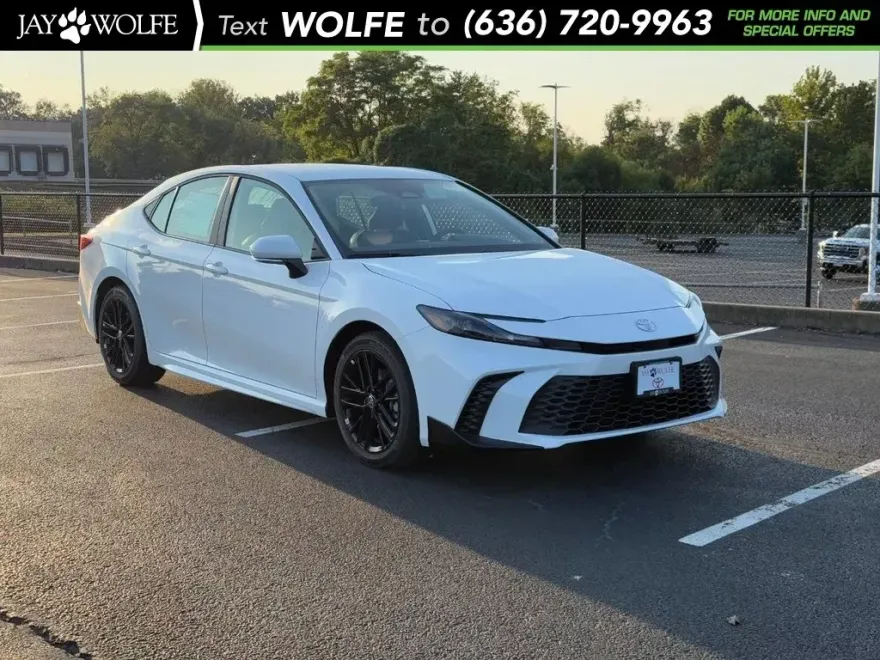 2026 Toyota Camry SE photo 1