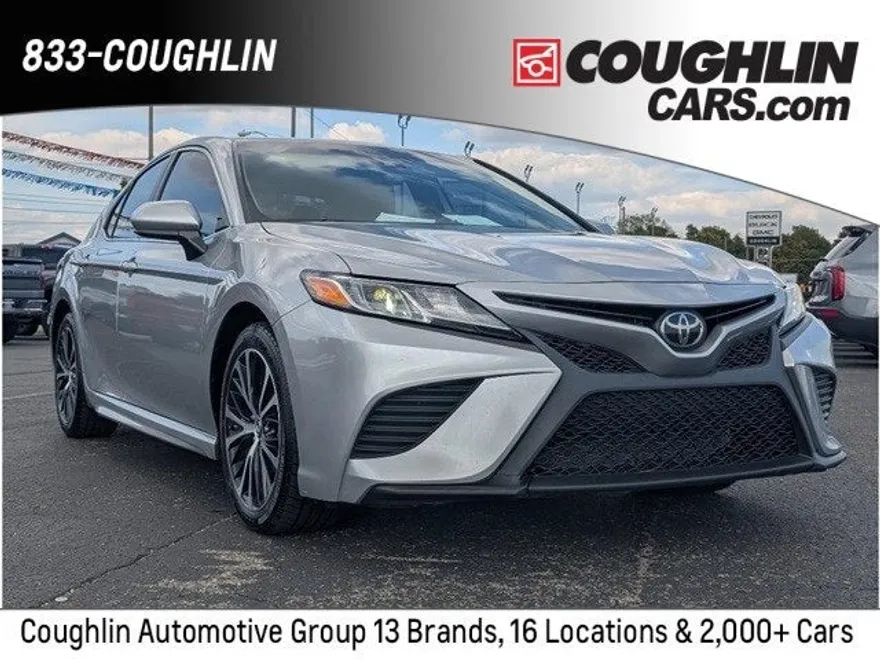 2019 Toyota Camry LE photo 1