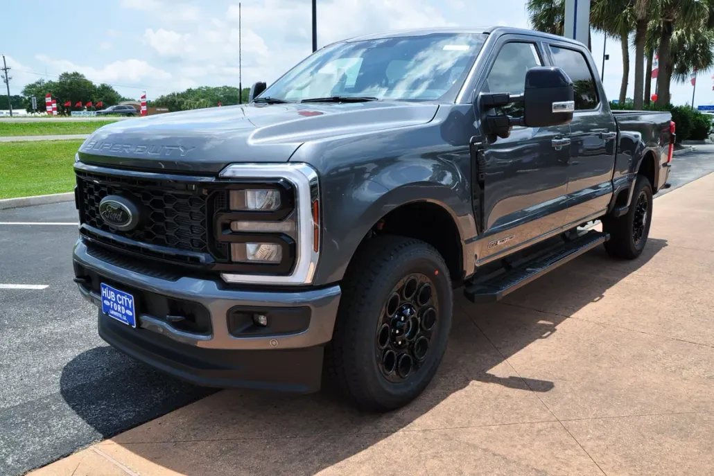 2025 Ford F-250 Lariat photo 1