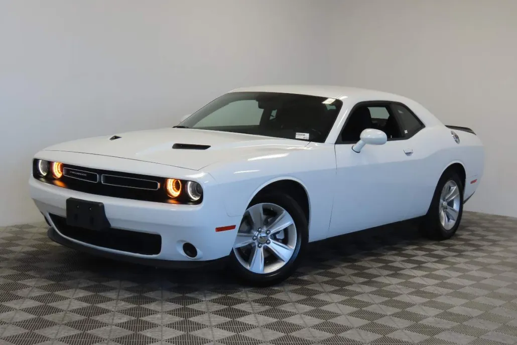 2023 Dodge Challenger SXT photo 1