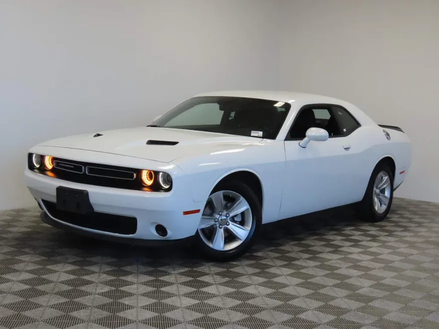 2023 Dodge Challenger SXT photo 1