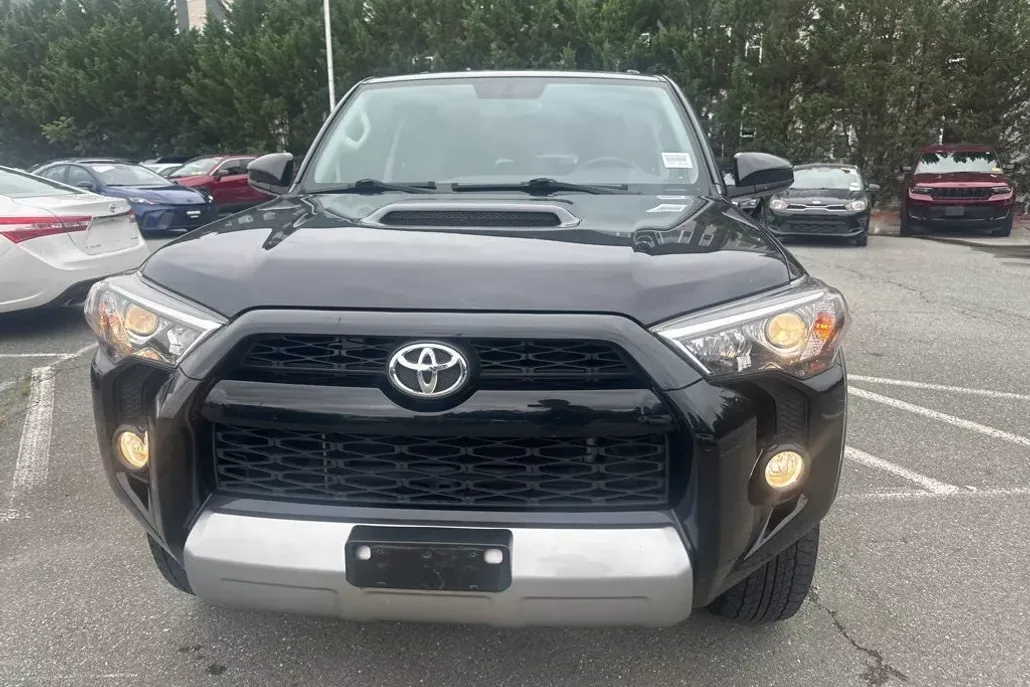 2019 Toyota 4Runner TRD Off-Road photo 1