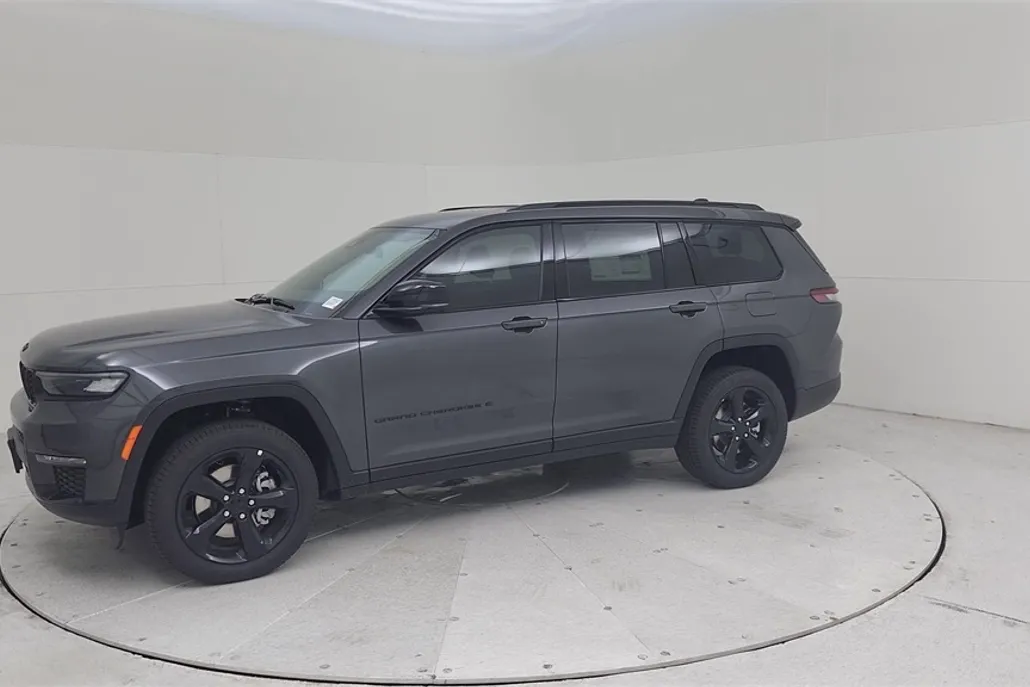 2025 Jeep Grand Cherokee Limited photo 1