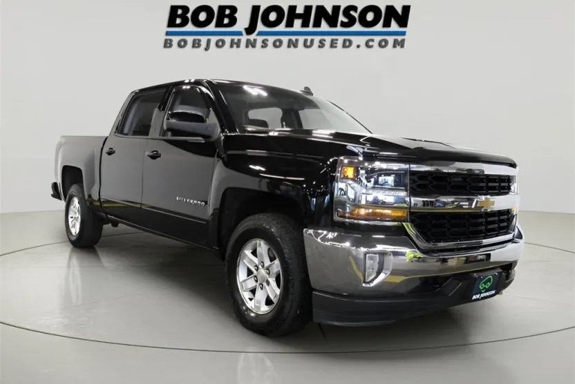 2017 Chevrolet Silverado 1500 LT photo 1