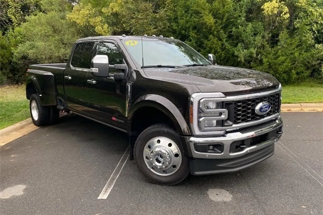 2025 Ford F-450 photo 1