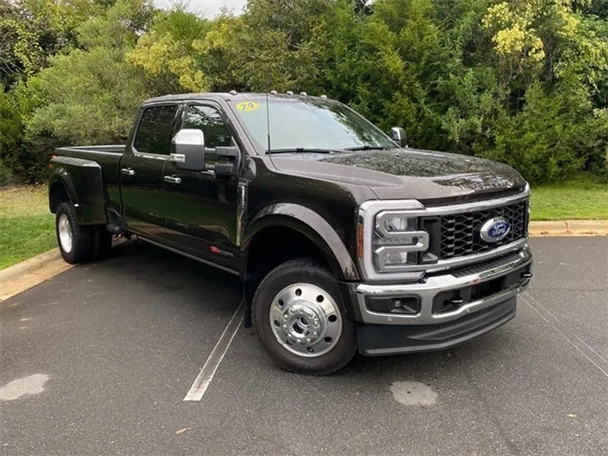 2025 Ford F-450 photo 1