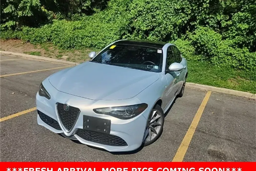 2022 Alfa Romeo Giulia Ti photo 1