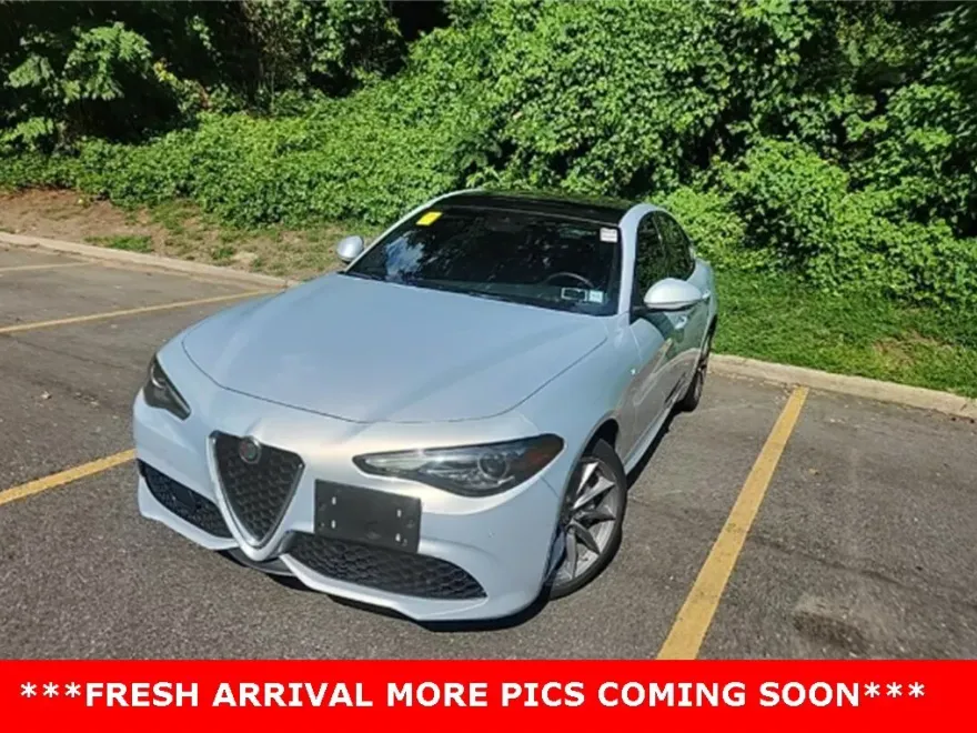 2022 Alfa Romeo Giulia Ti photo 1