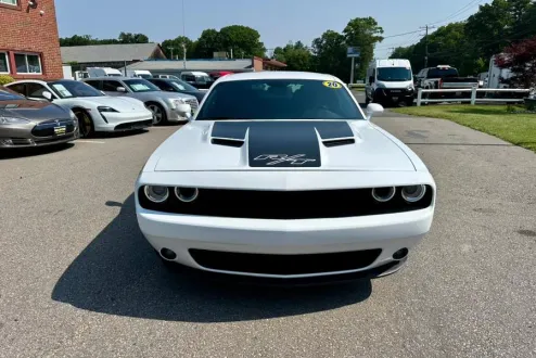 2020 Dodge Challenger SXT photo 2