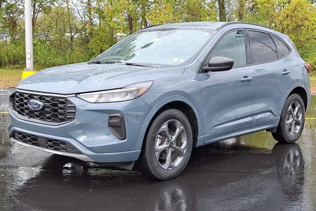 2023 Ford Escape ST-Line photo 1