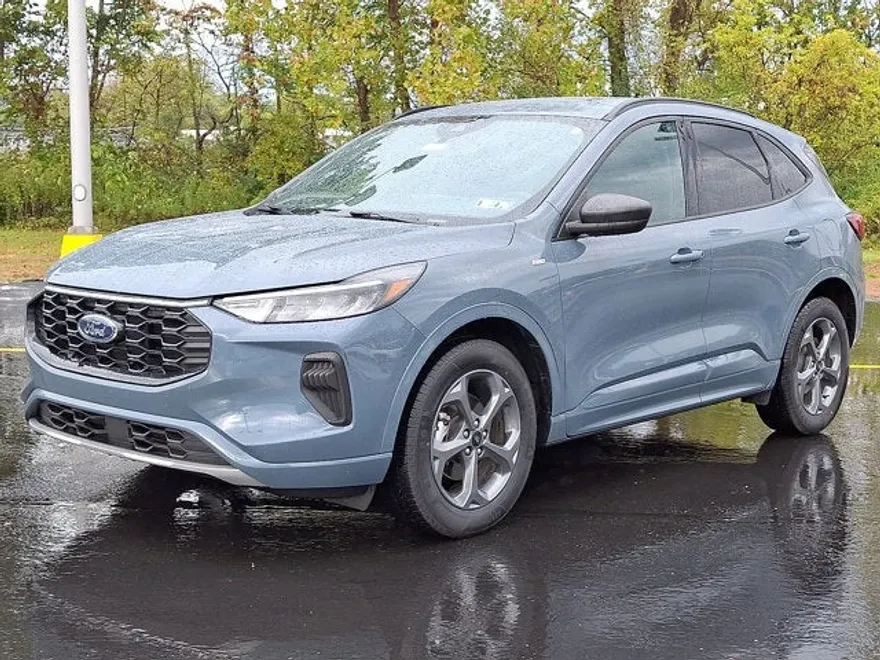 2023 Ford Escape ST-Line photo 1