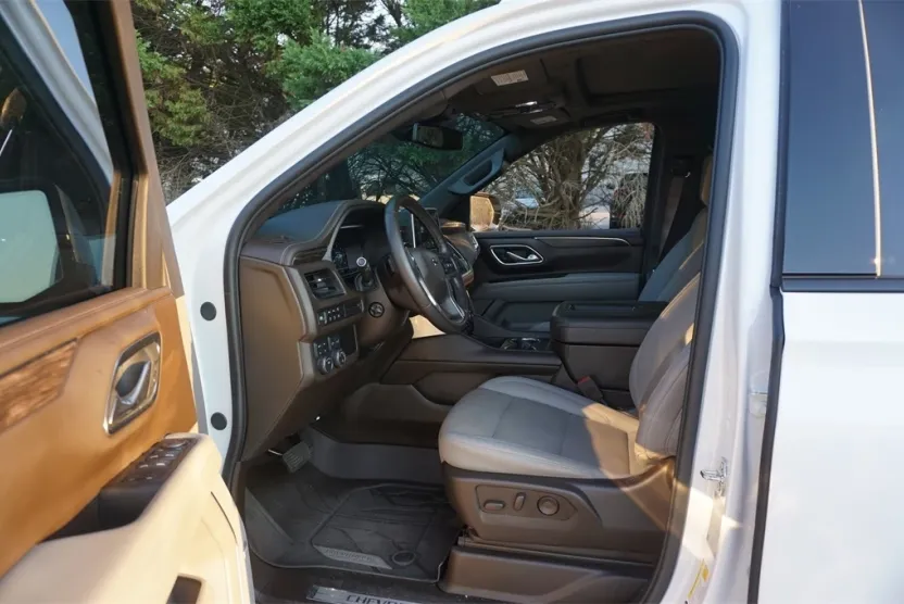 2024 Chevrolet Suburban Z71 photo 1