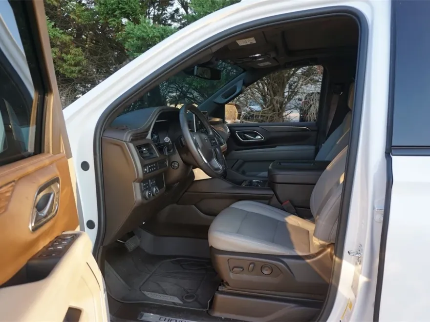 2024 Chevrolet Suburban Z71 photo 1