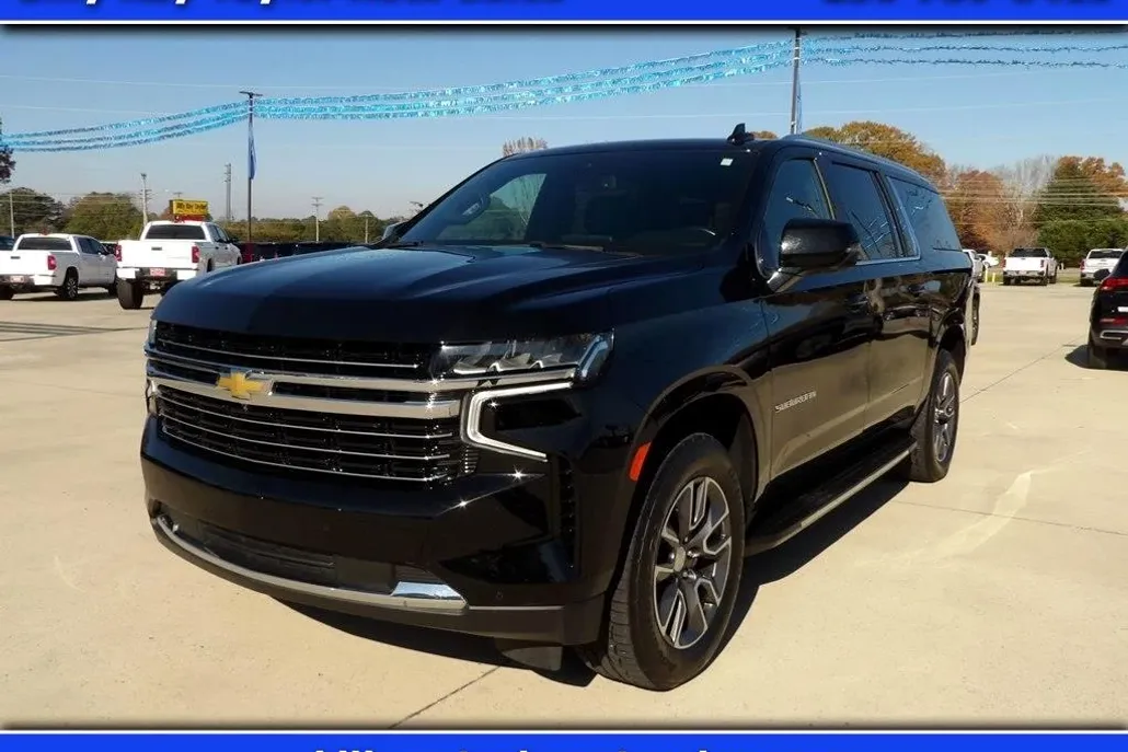 2022 Chevrolet Suburban 1500 LT photo 1