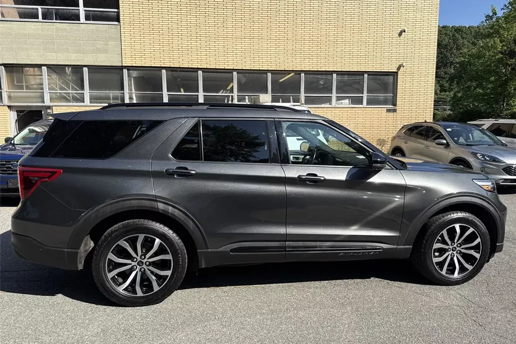 2020 Ford Explorer ST photo 1