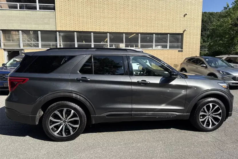 2020 Ford Explorer ST photo 1