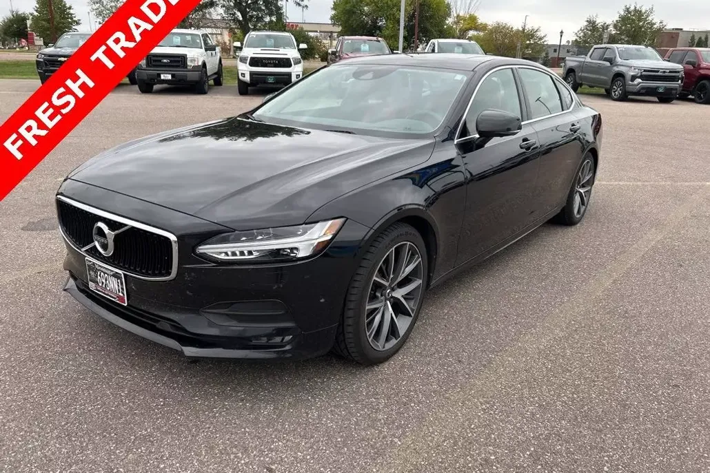 2019 Volvo S90 T6 Momentum photo 1