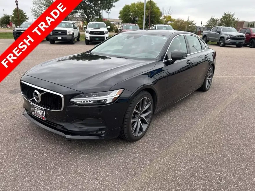 2019 Volvo S90 T6 Momentum photo 1