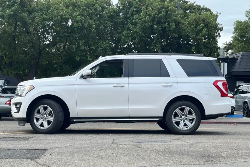 2019 Ford Expedition XLT photo 1