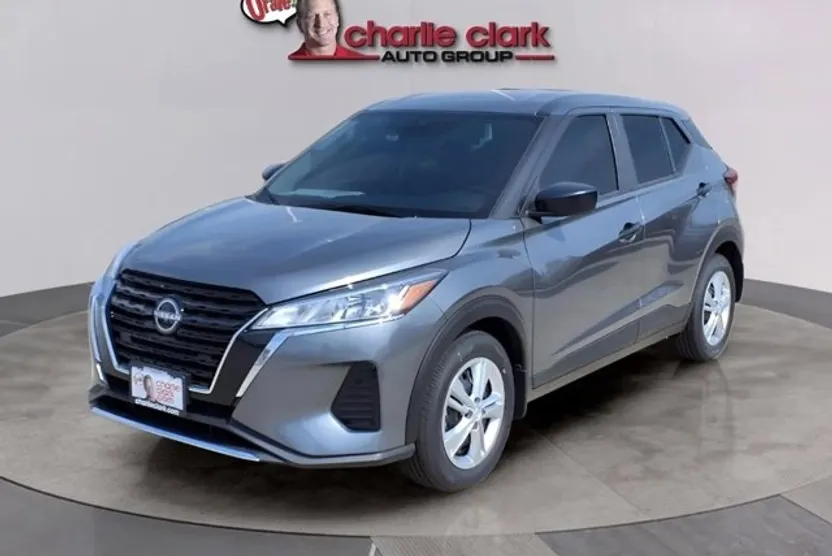 2025 Nissan Kicks Play S photo 1