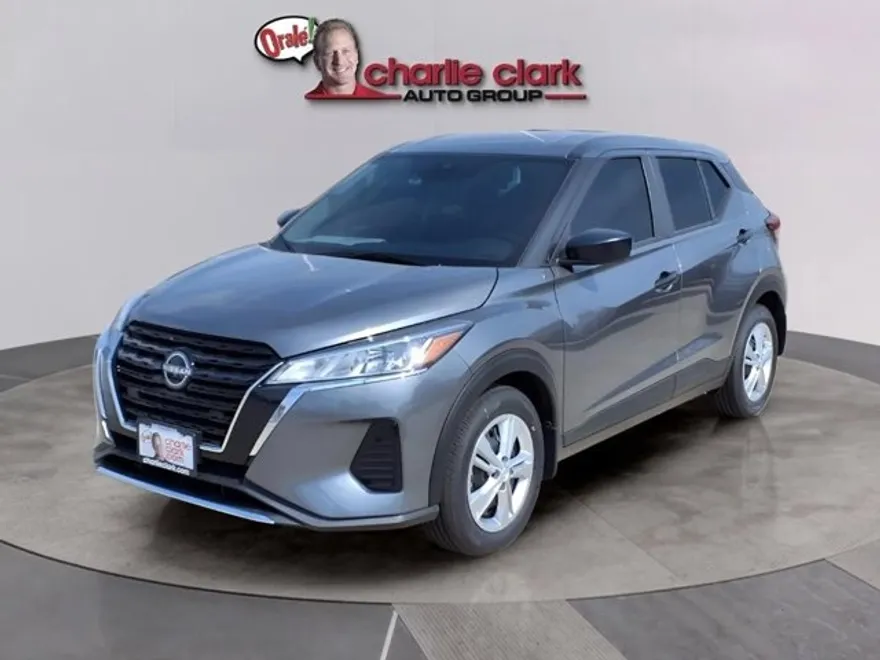 2025 Nissan Kicks Play S photo 1