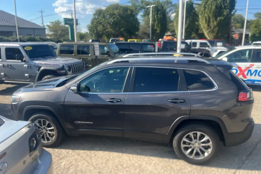 2021 Jeep Cherokee Latitude Lux photo 1