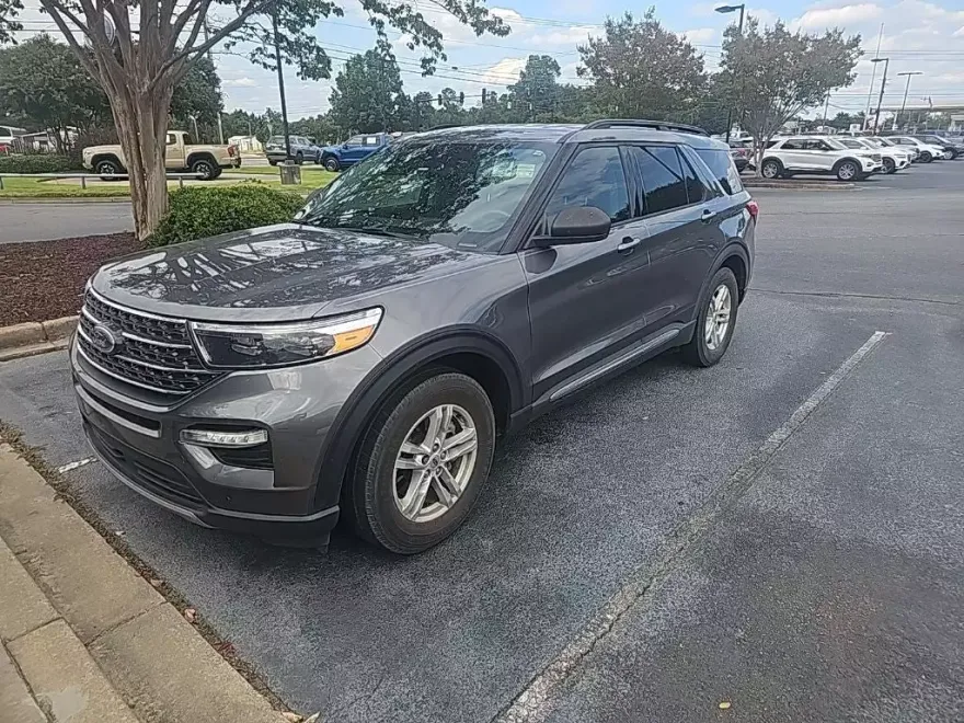 2021 Ford Explorer XLT photo 1