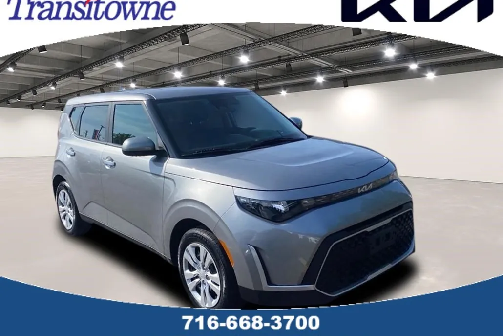 2023 Kia Soul LX photo 1