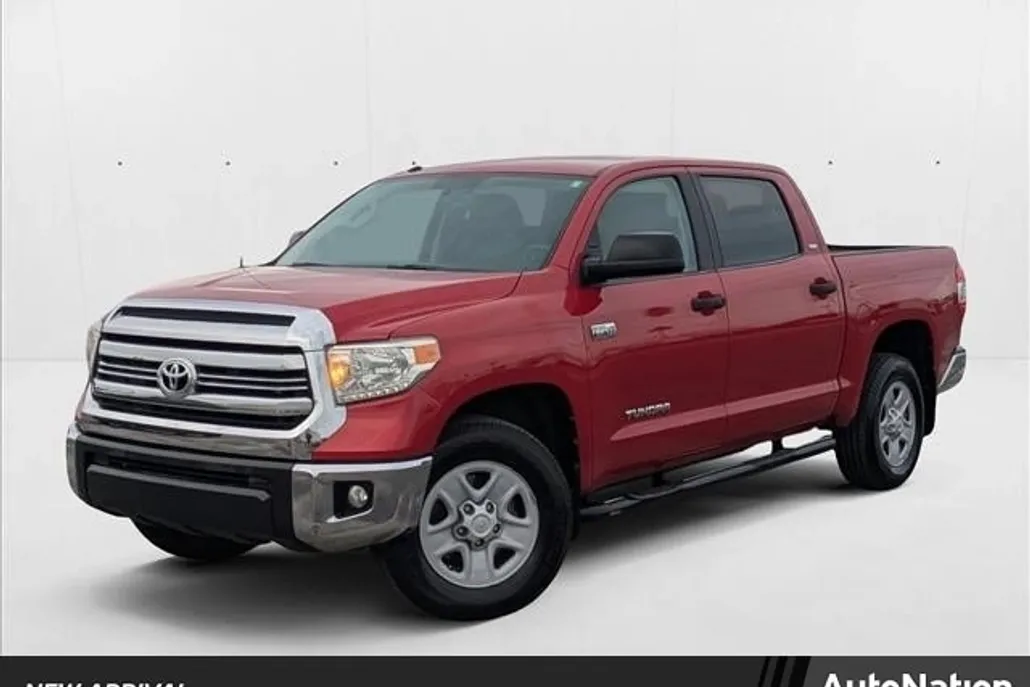 2017 Toyota Tundra SR5 CrewMax photo 1