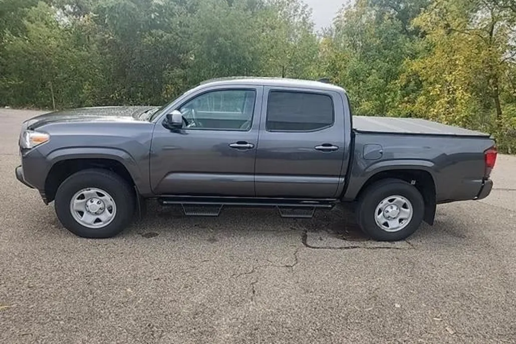2022 Toyota Tacoma SR V6 photo 1