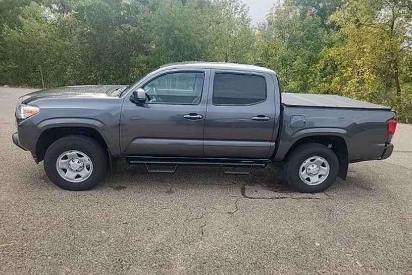 2022 Toyota Tacoma SR V6 photo 1