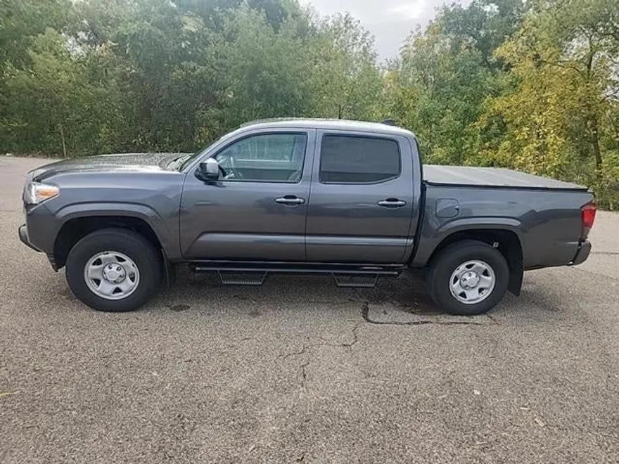 2022 Toyota Tacoma SR V6 photo 1